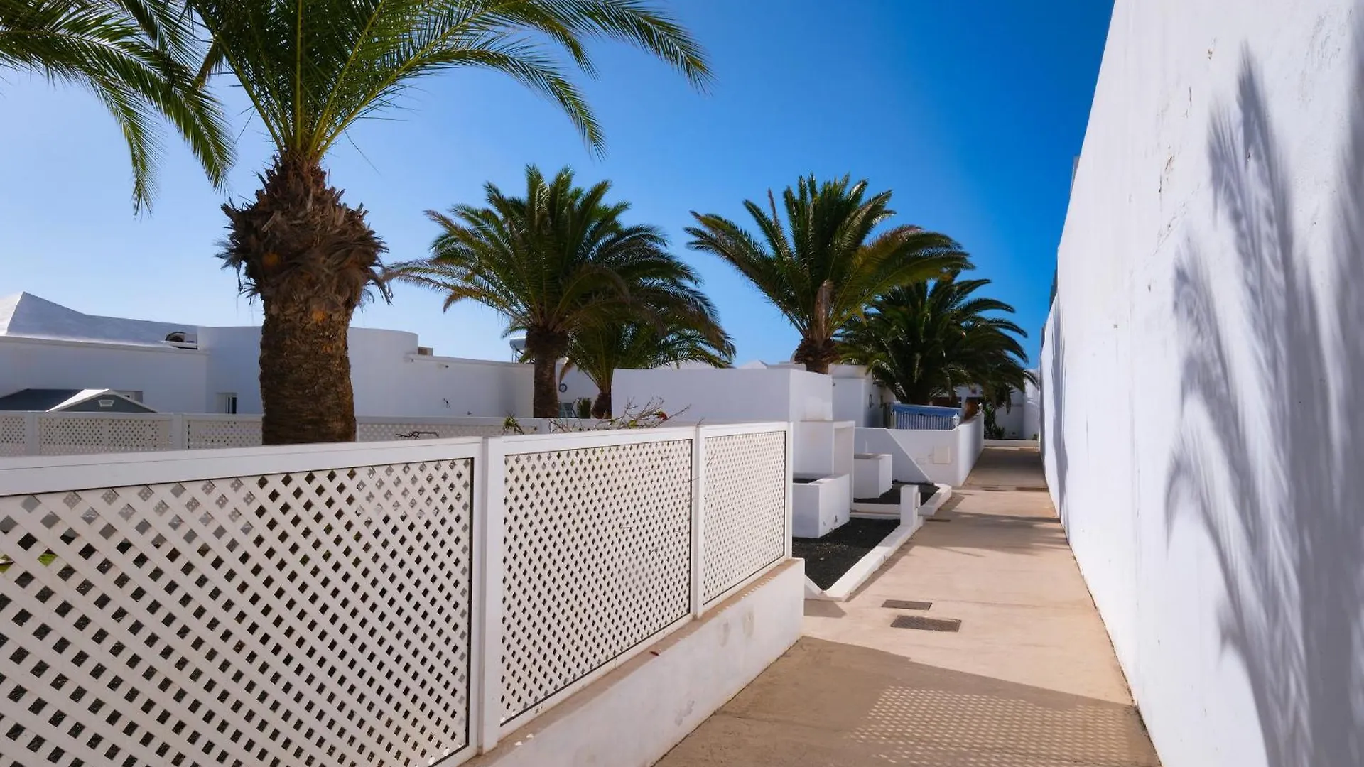 Villa L Azdora La Concha Luxury House-Shared Pool Playa Honda  Сasa de vacaciones Playa Honda (Lanzarote)