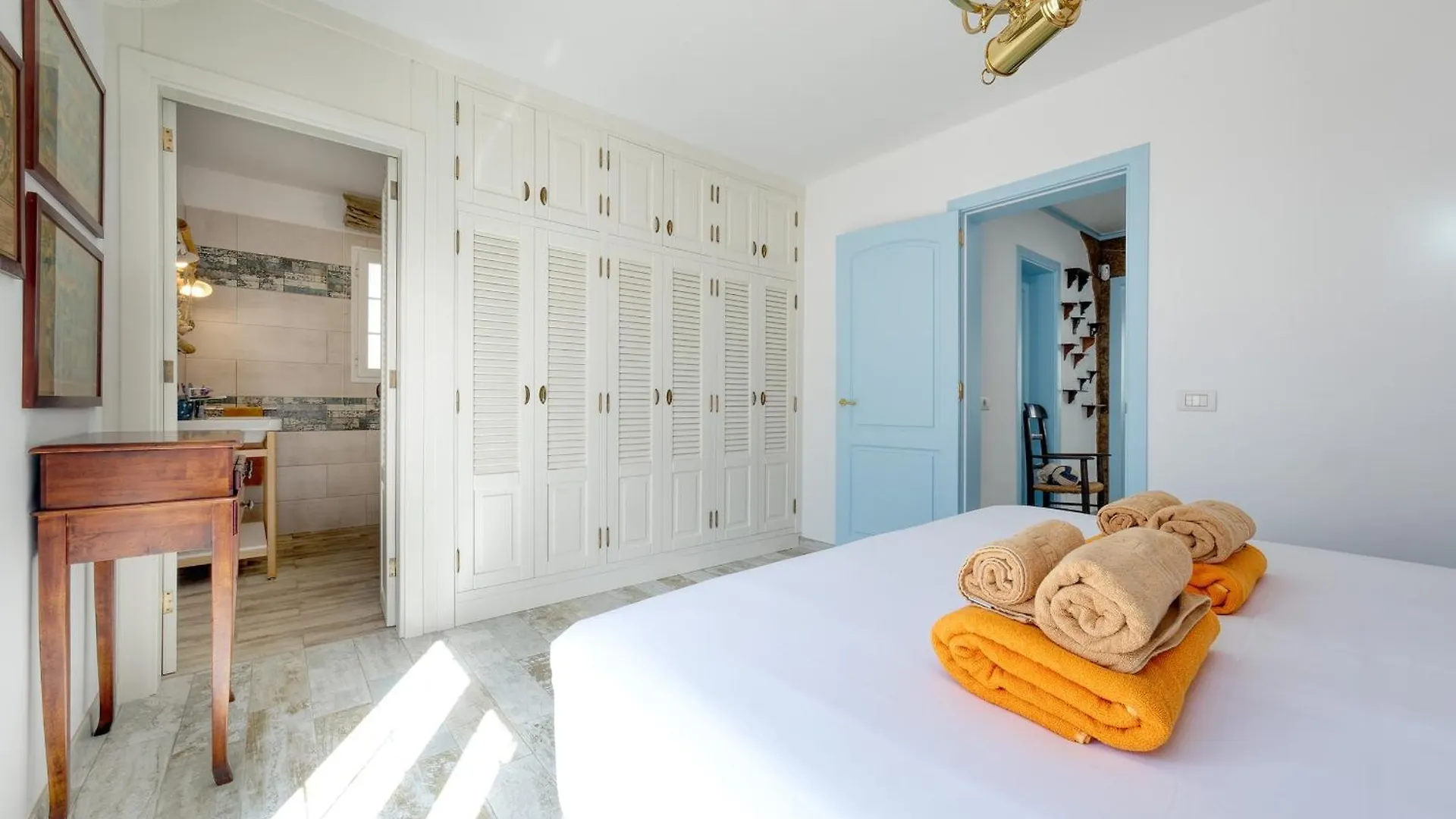 Вилла L Azdora La Concha Luxury House-Shared Pool Плайя-Онда Дом отдыха