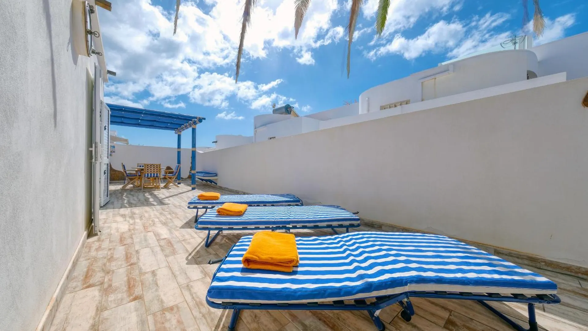 Дом отдыха Вилла L Azdora La Concha Luxury House-Shared Pool Плайя-Онда