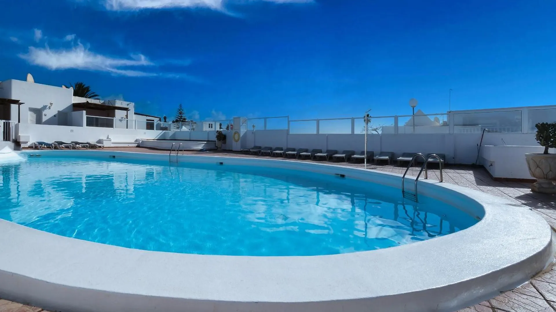Дом отдыха Вилла L Azdora La Concha Luxury House-Shared Pool Плайя-Онда